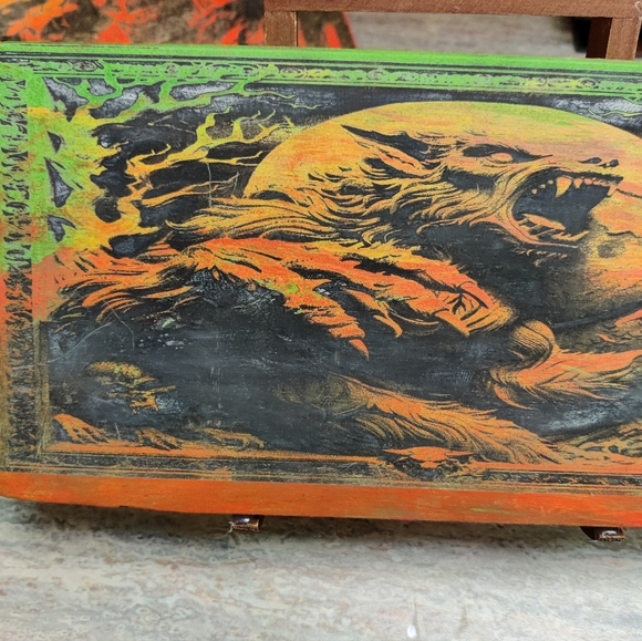 Halloween Ware Wolf decor - Picture 3 of 4